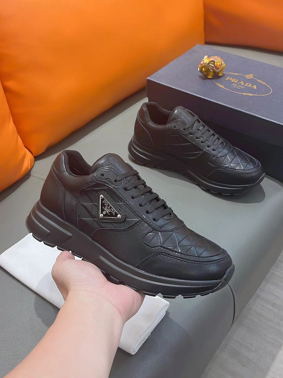 Men's shoes PRADA "Prada" P540 Regular size: 38-44 (casual shoes) Product materials: Selected cowhide upper, soft sheepskin feet, original factory special outsole.